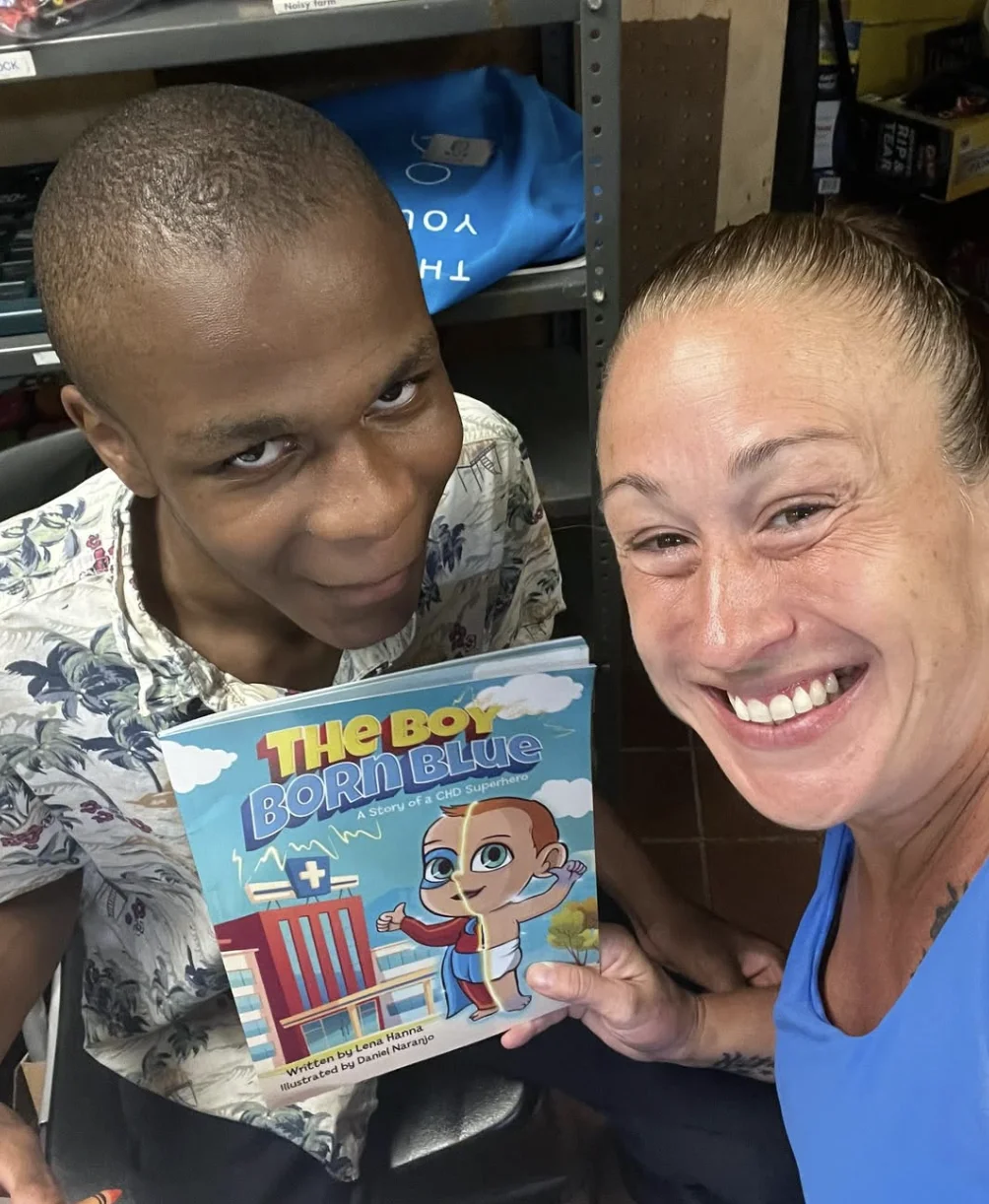Readers with Lena's books — photo 2